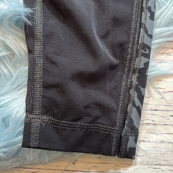 Lululemon Hot To Street Biggie Brushed Animal Coal Black Leggings sz 8 - Picture 6 of 11